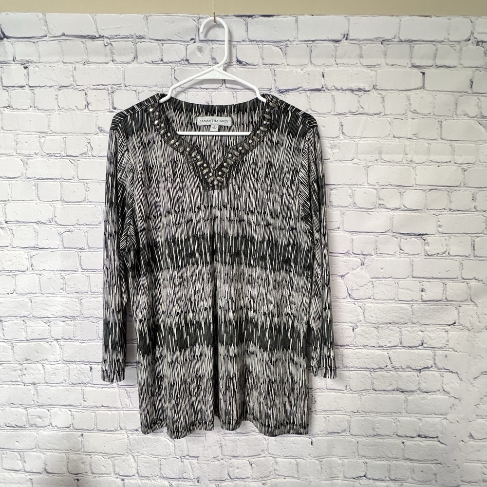 SAMANTHA GREY‎ BLOUSE BEADED 2/4 SLEEVE GREY BLACK WHITE Medium Dressy Preowned